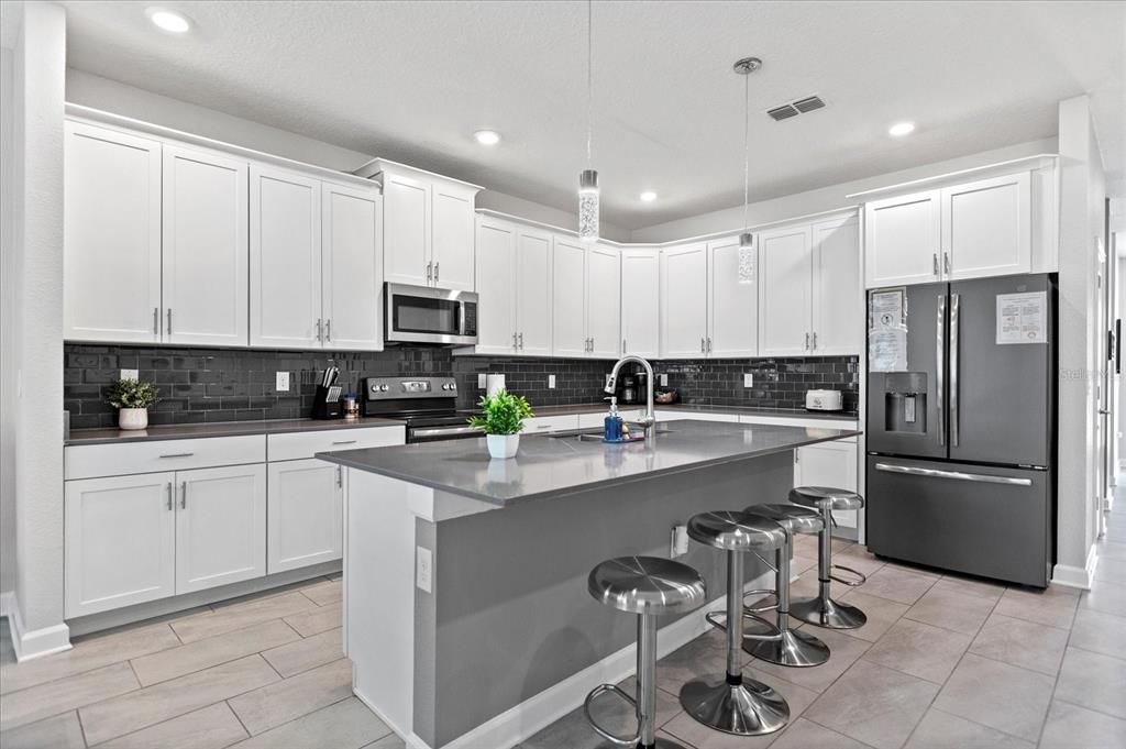 En Venta: $765,000 (6 camas, 5 baños, 3343 Pies cuadrados)