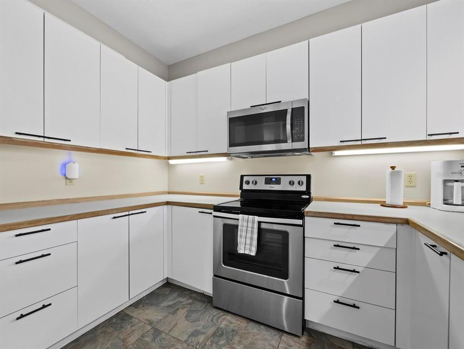 En Venta: $475,000 (1 camas, 2 baños, 1244 Pies cuadrados)