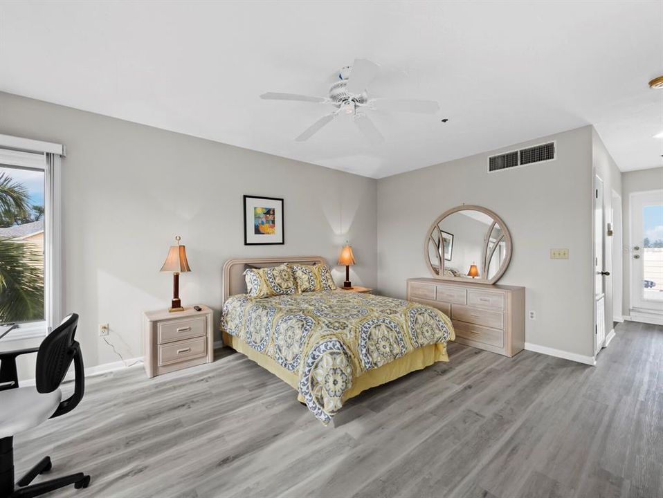 En Venta: $475,000 (1 camas, 2 baños, 1244 Pies cuadrados)