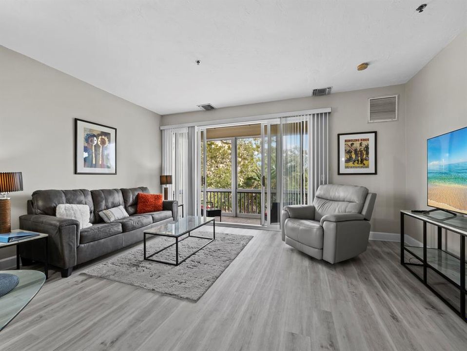 En Venta: $475,000 (1 camas, 2 baños, 1244 Pies cuadrados)