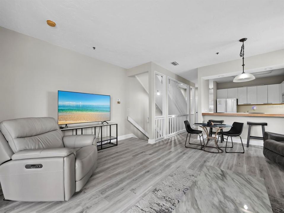 En Venta: $475,000 (1 camas, 2 baños, 1244 Pies cuadrados)