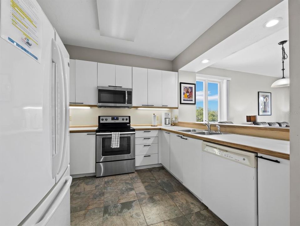 En Venta: $475,000 (1 camas, 2 baños, 1244 Pies cuadrados)