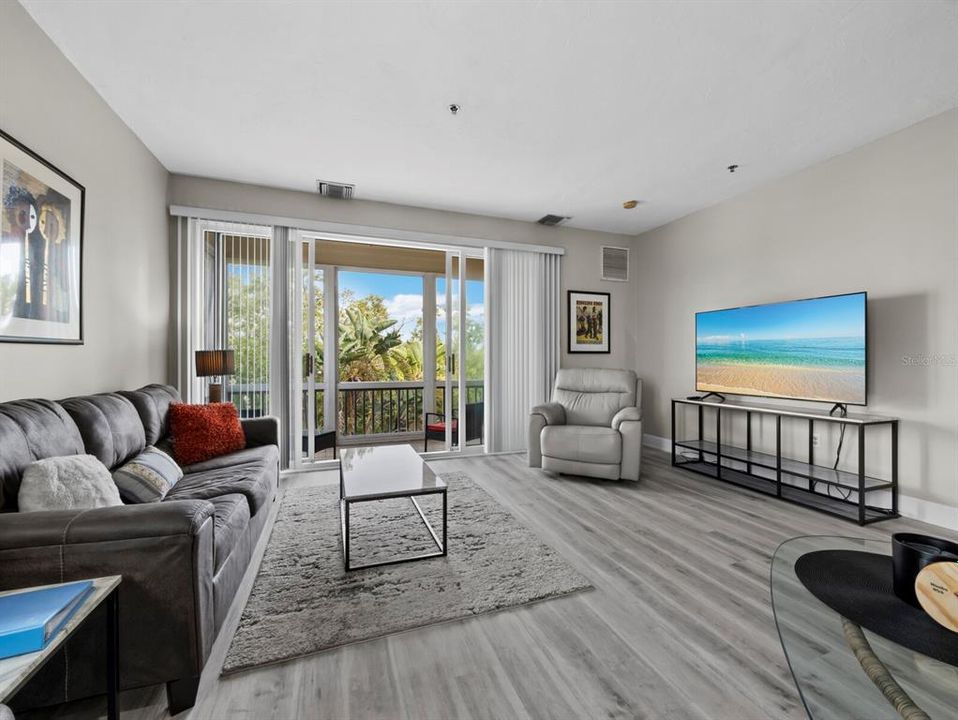 En Venta: $475,000 (1 camas, 2 baños, 1244 Pies cuadrados)