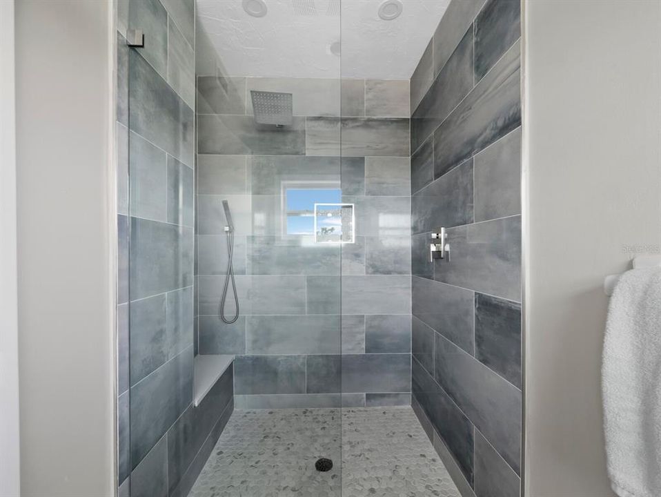 En Venta: $475,000 (1 camas, 2 baños, 1244 Pies cuadrados)