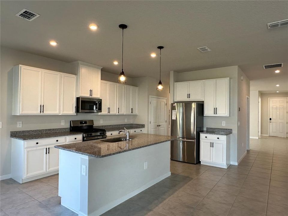 En Renta: $3,950 (5 camas, 5 baños, 3680 Pies cuadrados)