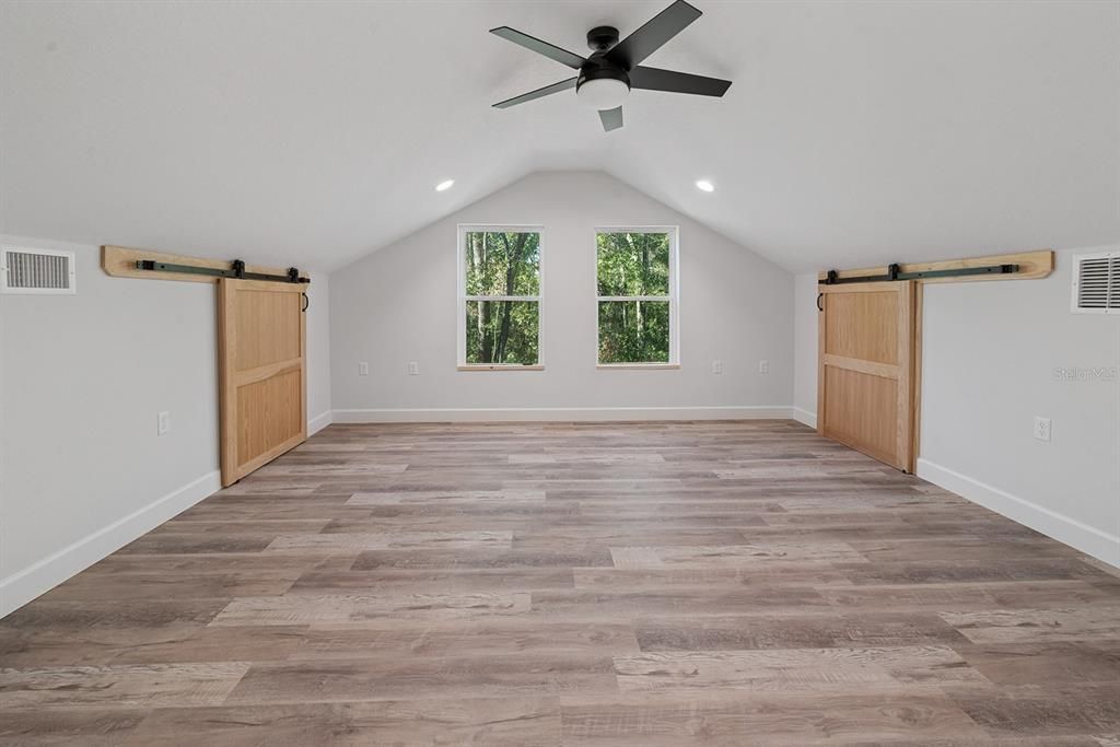 На продажу: $475,000 (4 спален, 2 ванн, 1984 Квадратных фут)