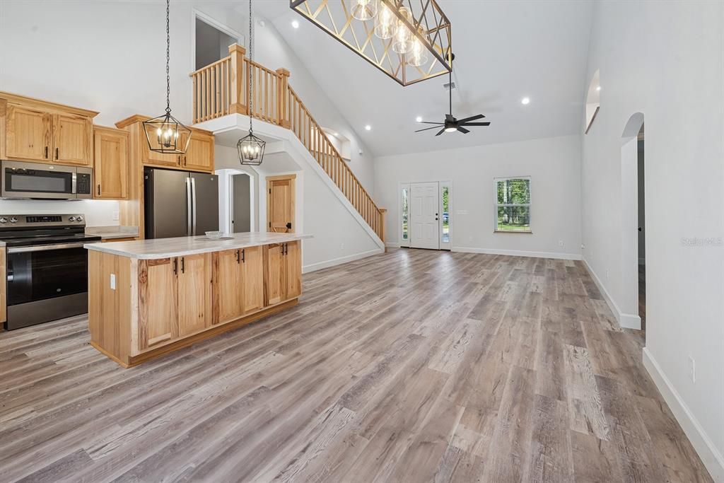 На продажу: $475,000 (4 спален, 2 ванн, 1984 Квадратных фут)