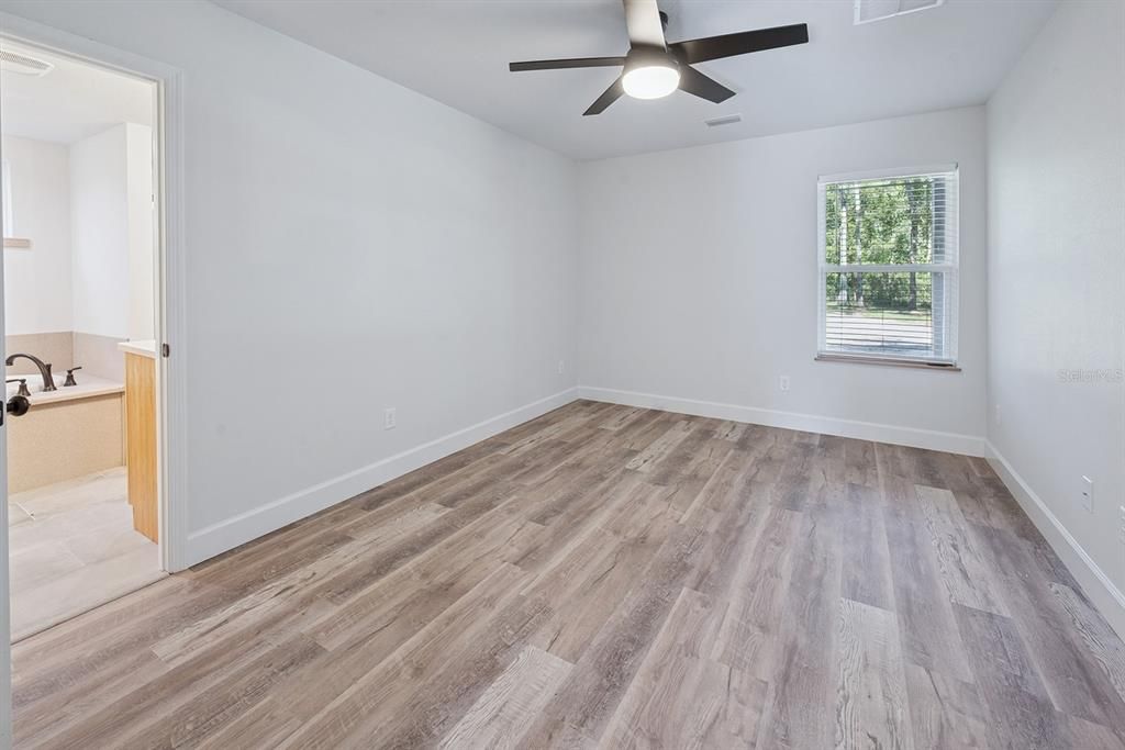 На продажу: $475,000 (4 спален, 2 ванн, 1984 Квадратных фут)