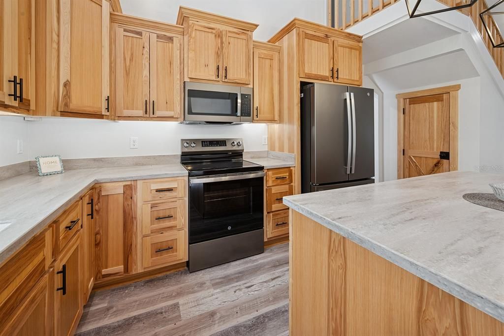 На продажу: $475,000 (4 спален, 2 ванн, 1984 Квадратных фут)