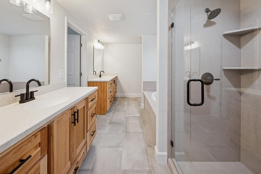 На продажу: $475,000 (4 спален, 2 ванн, 1984 Квадратных фут)