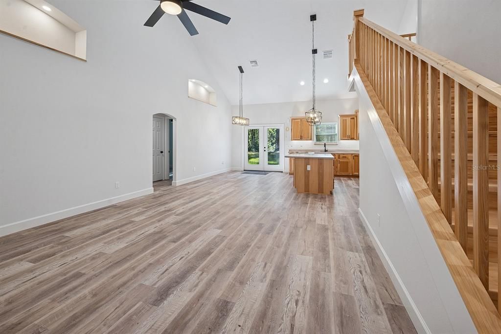 На продажу: $475,000 (4 спален, 2 ванн, 1984 Квадратных фут)