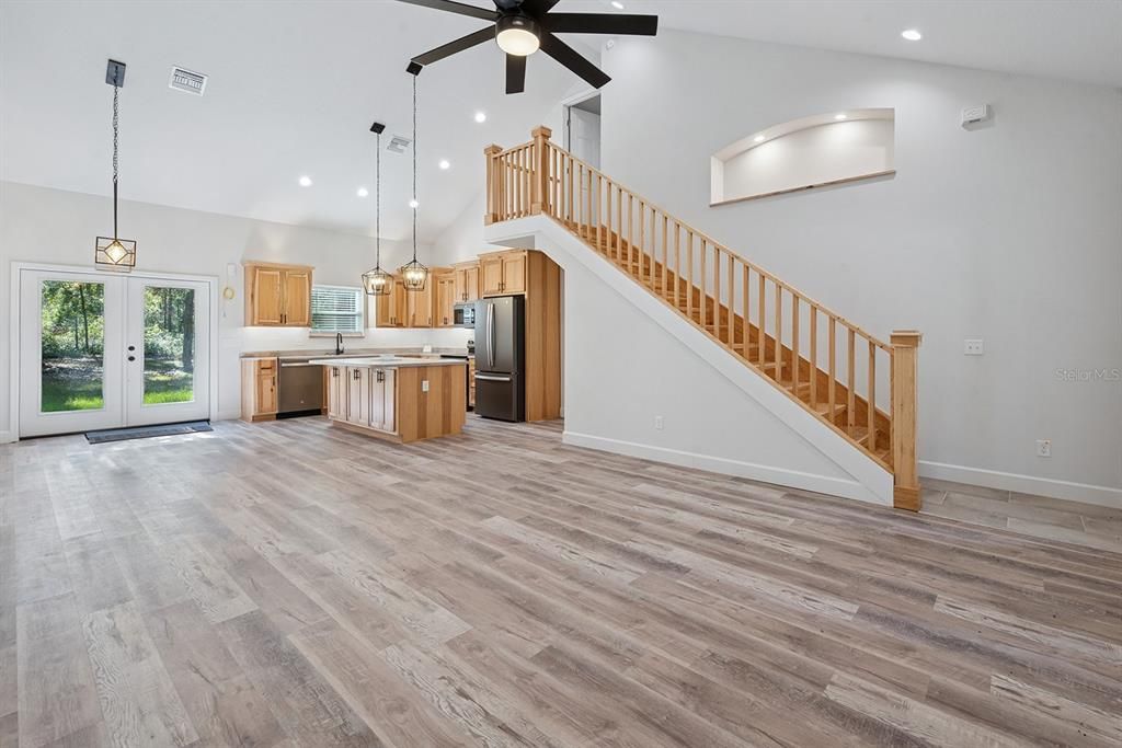 На продажу: $475,000 (4 спален, 2 ванн, 1984 Квадратных фут)