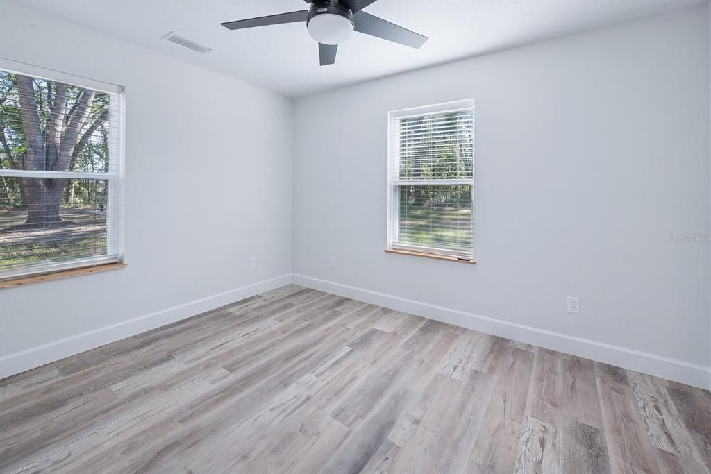 На продажу: $475,000 (4 спален, 2 ванн, 1984 Квадратных фут)