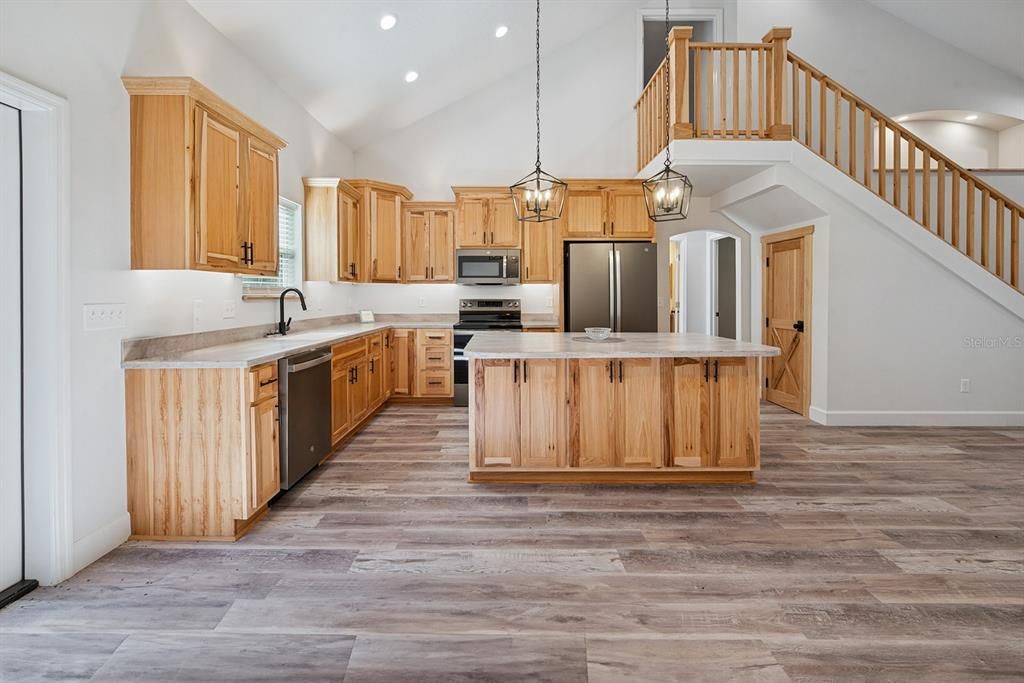 На продажу: $475,000 (4 спален, 2 ванн, 1984 Квадратных фут)