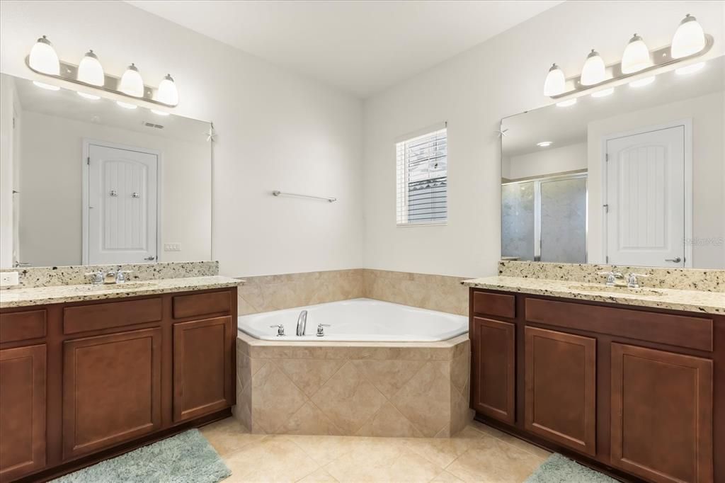 For Sale: $789,000 (4 beds, 3 baths, 2650 Square Feet)