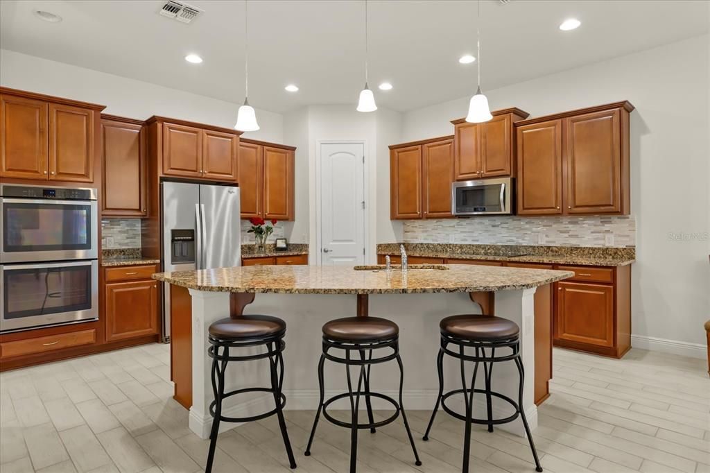 For Sale: $789,000 (4 beds, 3 baths, 2650 Square Feet)