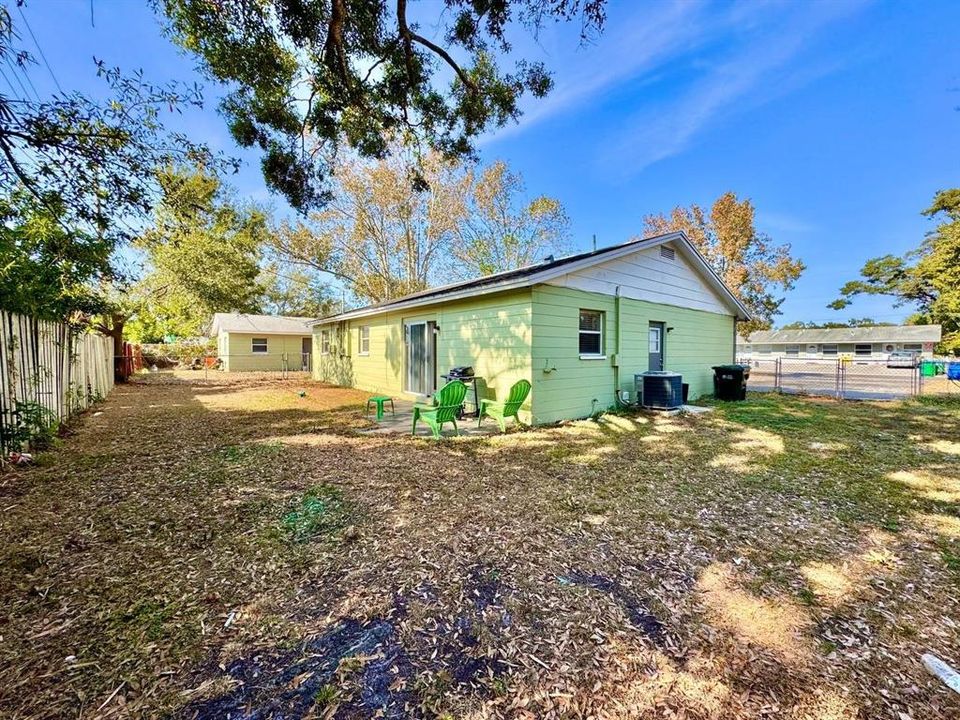 For Rent: $2,100 (3 beds, 2 baths, 1819 Square Feet)