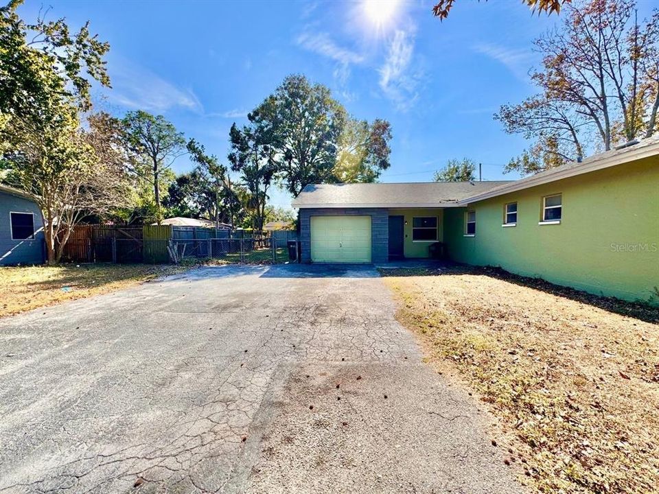 For Rent: $2,100 (3 beds, 2 baths, 1819 Square Feet)