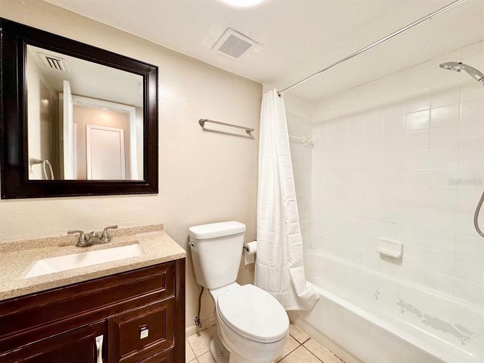 For Rent: $2,100 (3 beds, 2 baths, 1819 Square Feet)