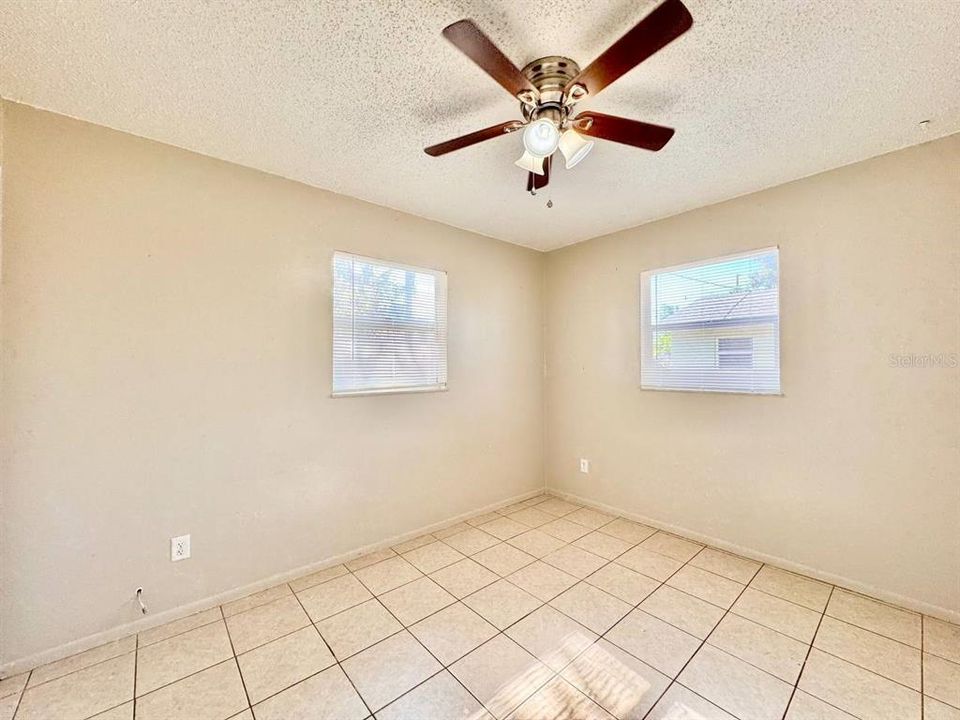 For Rent: $2,100 (3 beds, 2 baths, 1819 Square Feet)