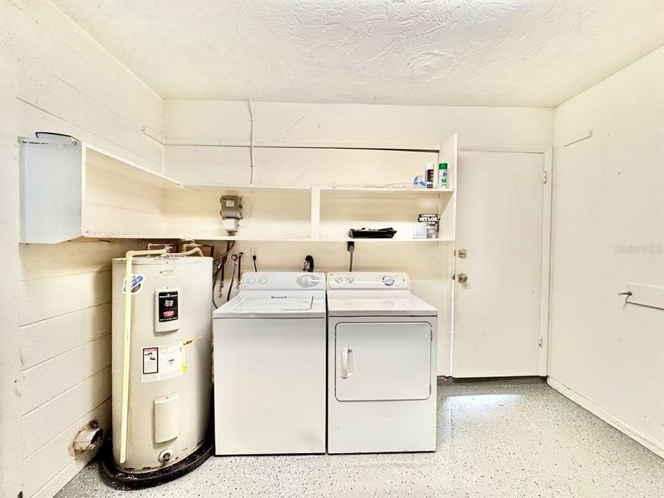 For Rent: $2,100 (3 beds, 2 baths, 1819 Square Feet)