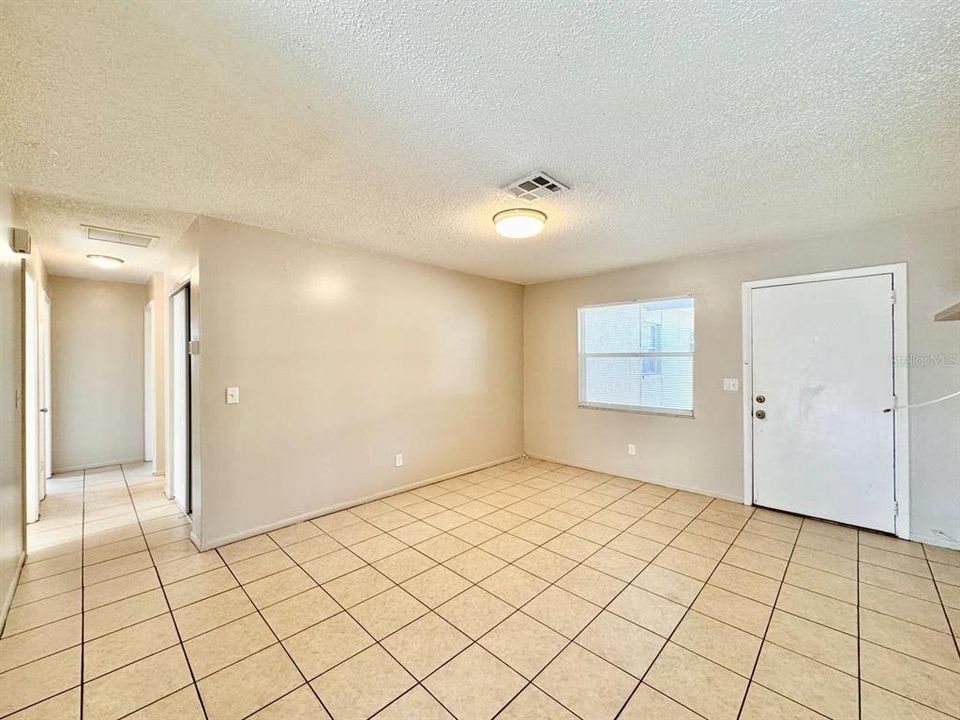 For Rent: $2,100 (3 beds, 2 baths, 1819 Square Feet)