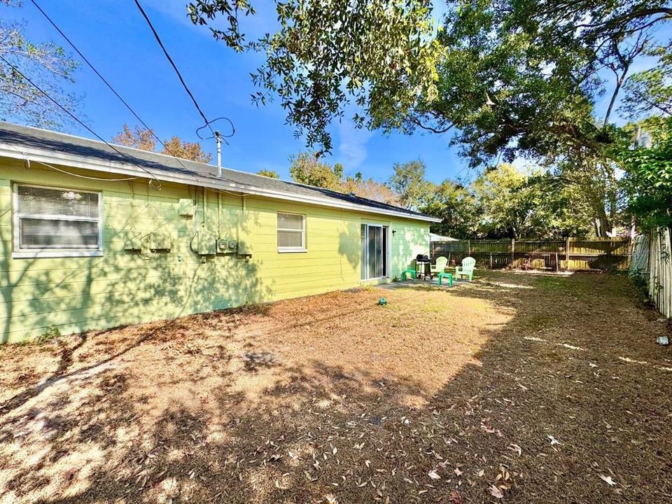 For Rent: $2,100 (3 beds, 2 baths, 1819 Square Feet)