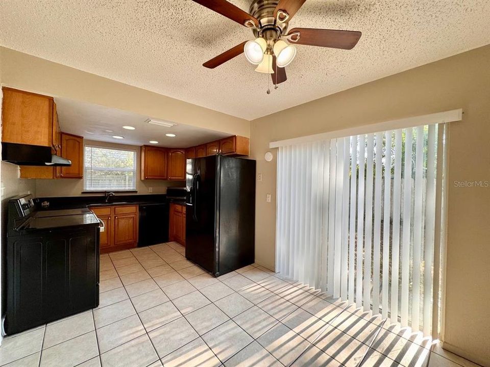 For Rent: $2,100 (3 beds, 2 baths, 1819 Square Feet)