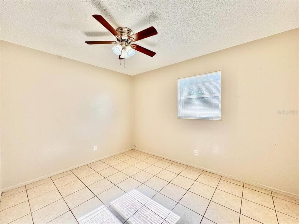 For Rent: $2,100 (3 beds, 2 baths, 1819 Square Feet)