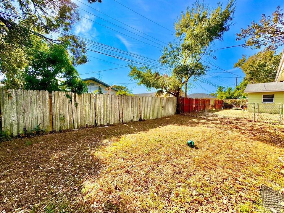 For Rent: $2,100 (3 beds, 2 baths, 1819 Square Feet)