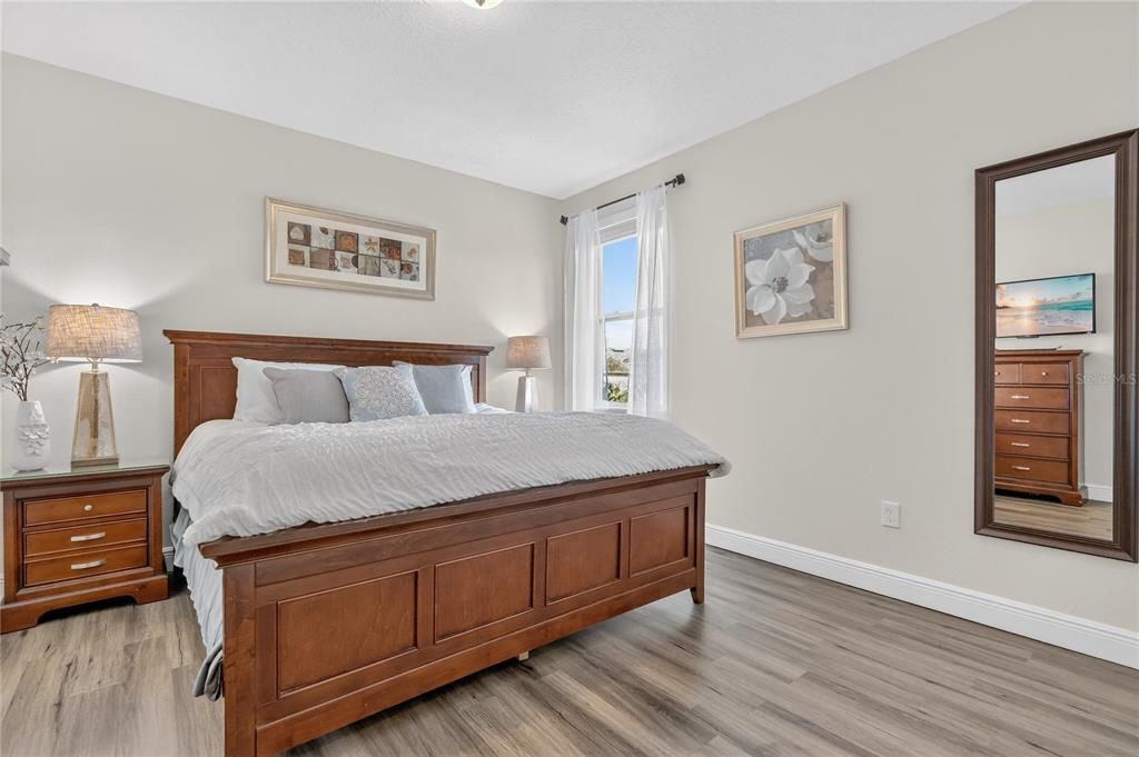 待售: $986,000 (11 贝兹, 10 浴室, 4707 平方英尺)