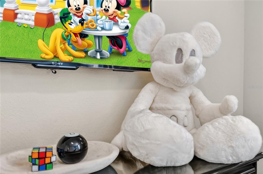 待售: $986,000 (11 贝兹, 10 浴室, 4707 平方英尺)