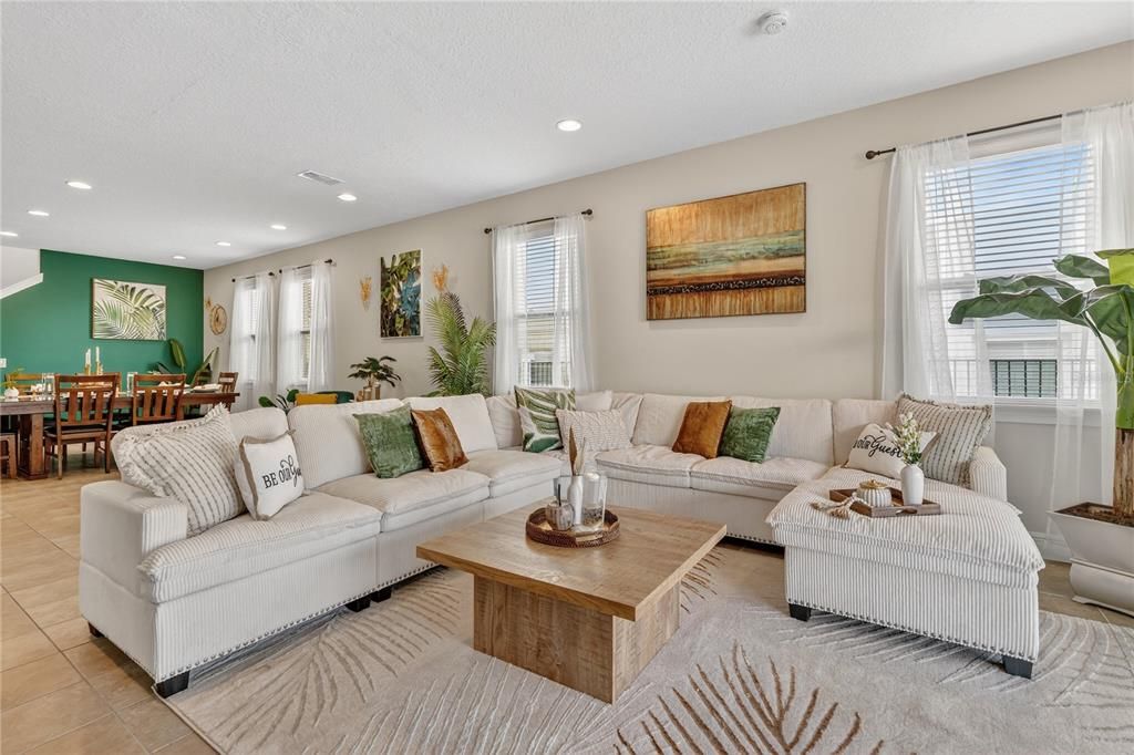 待售: $986,000 (11 贝兹, 10 浴室, 4707 平方英尺)