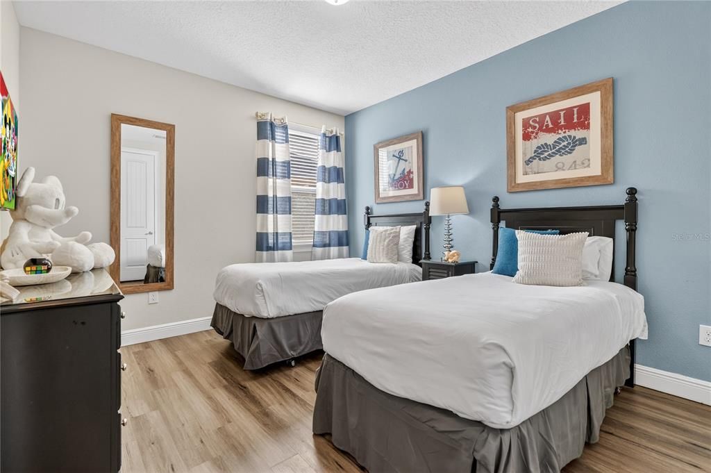 待售: $986,000 (11 贝兹, 10 浴室, 4707 平方英尺)