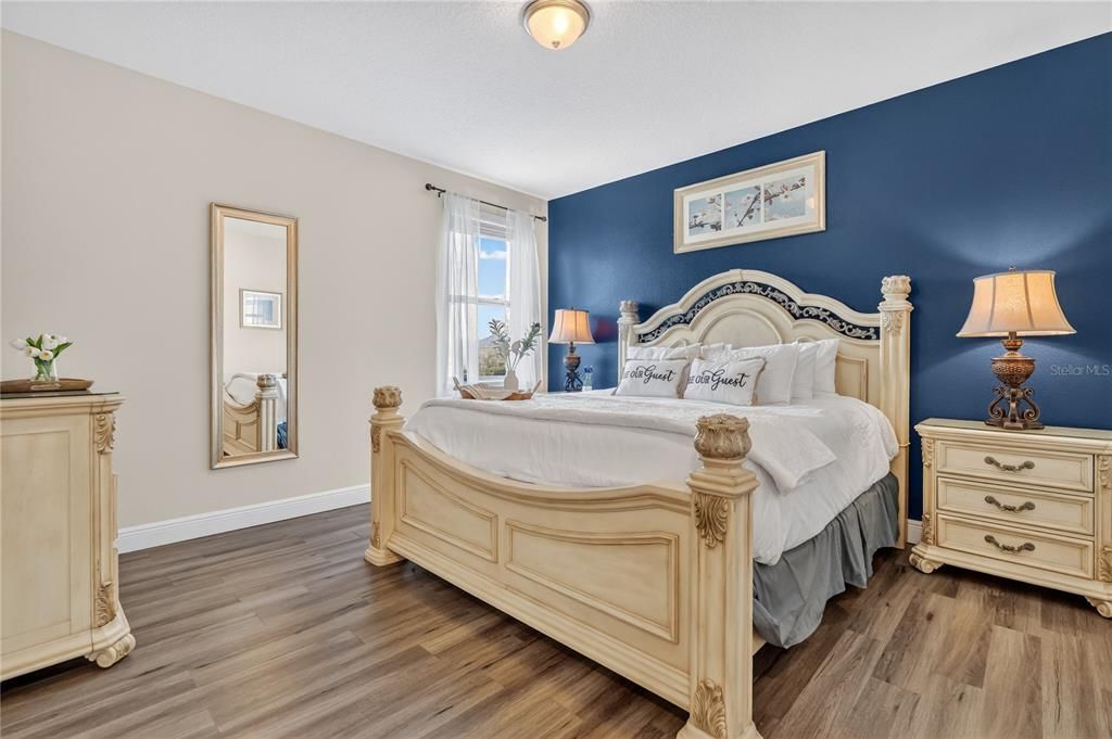 待售: $986,000 (11 贝兹, 10 浴室, 4707 平方英尺)