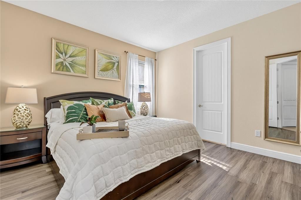 待售: $986,000 (11 贝兹, 10 浴室, 4707 平方英尺)