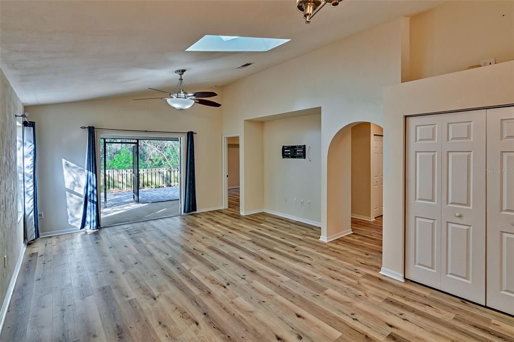 En Venta: $324,900 (3 camas, 2 baños, 1487 Pies cuadrados)