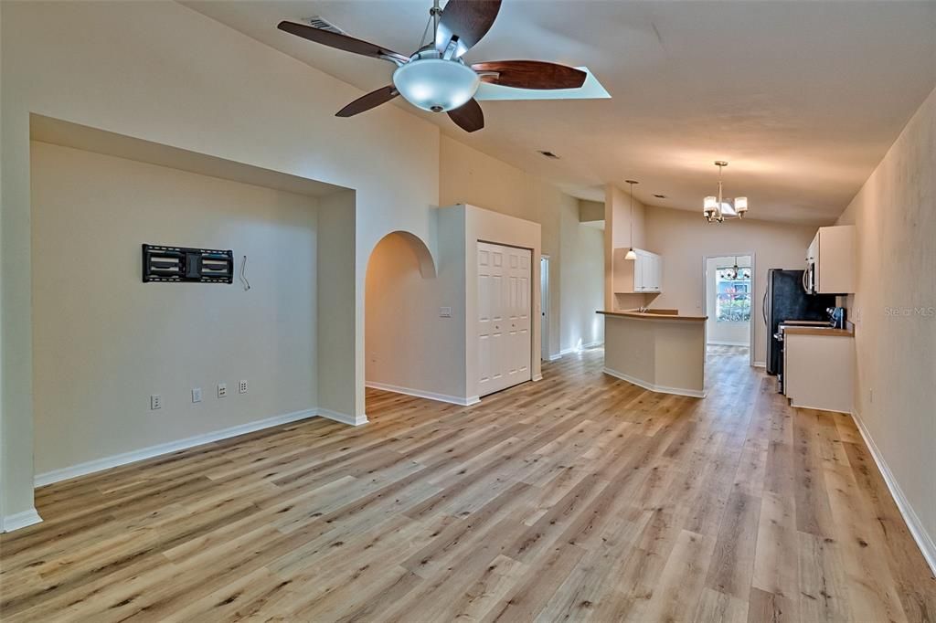 En Venta: $324,900 (3 camas, 2 baños, 1487 Pies cuadrados)