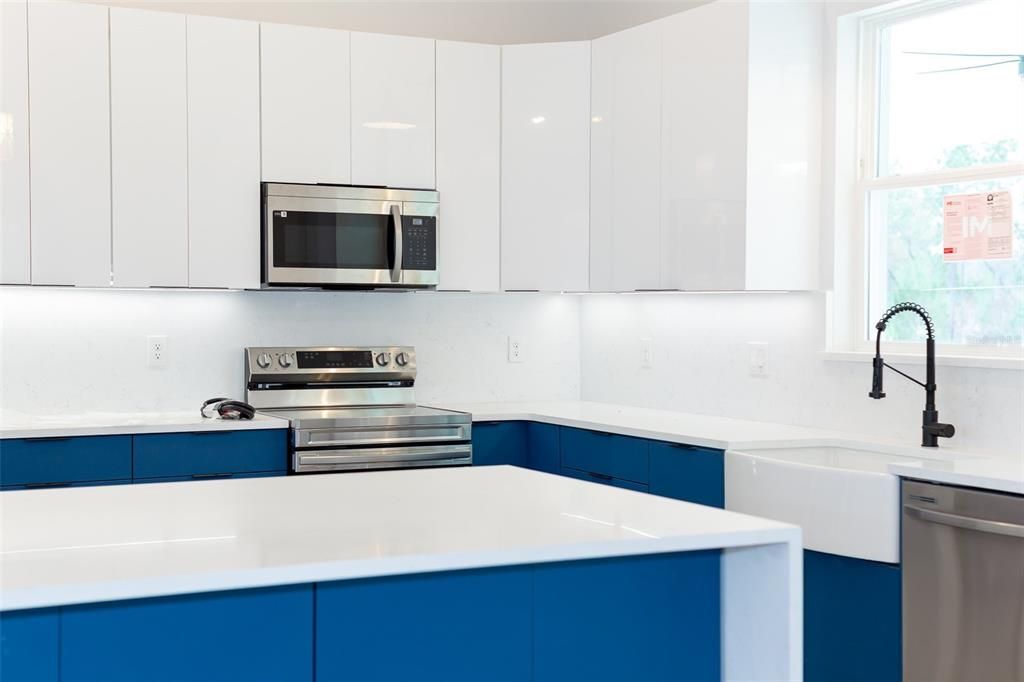 待售: $499,900 (4 贝兹, 3 浴室, 2053 平方英尺)