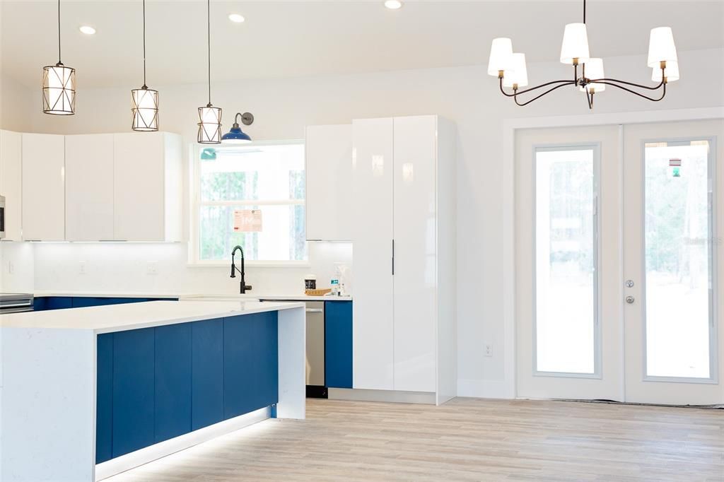 待售: $499,900 (4 贝兹, 3 浴室, 2053 平方英尺)