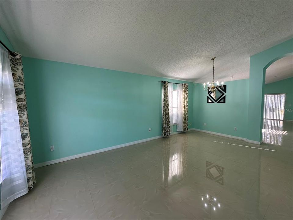 出租: $2,600 (4 贝兹, 2 浴室, 1823 平方英尺)