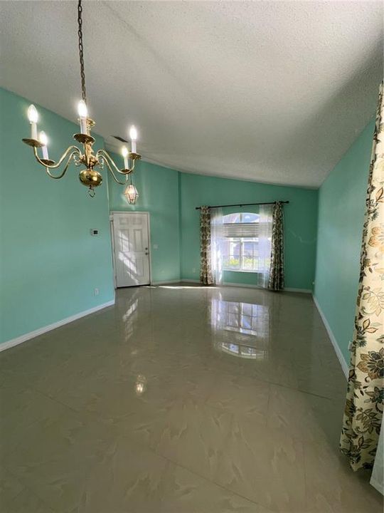 出租: $2,600 (4 贝兹, 2 浴室, 1823 平方英尺)