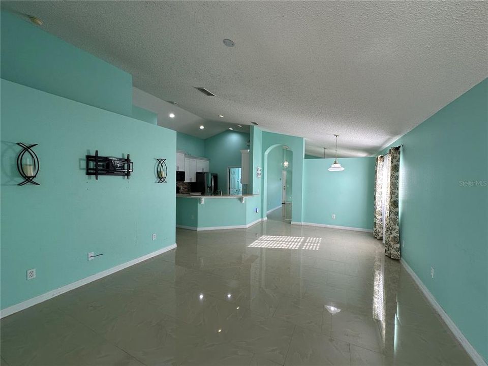 出租: $2,600 (4 贝兹, 2 浴室, 1823 平方英尺)