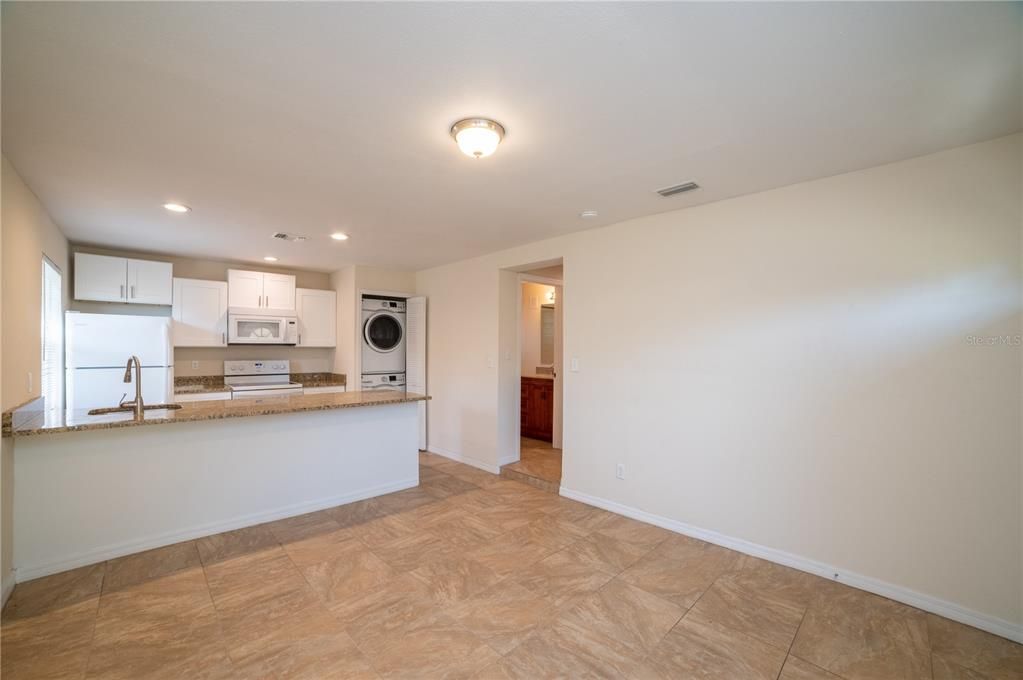 出租: $1,595 (2 贝兹, 2 浴室, 750 平方英尺)