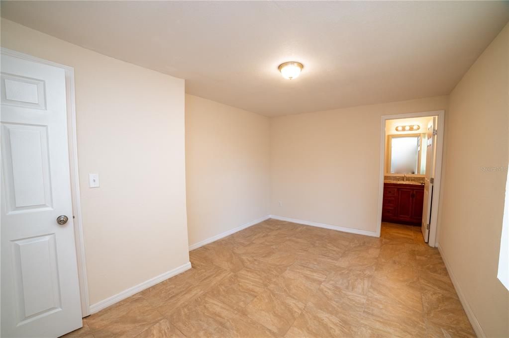 出租: $1,595 (2 贝兹, 2 浴室, 750 平方英尺)