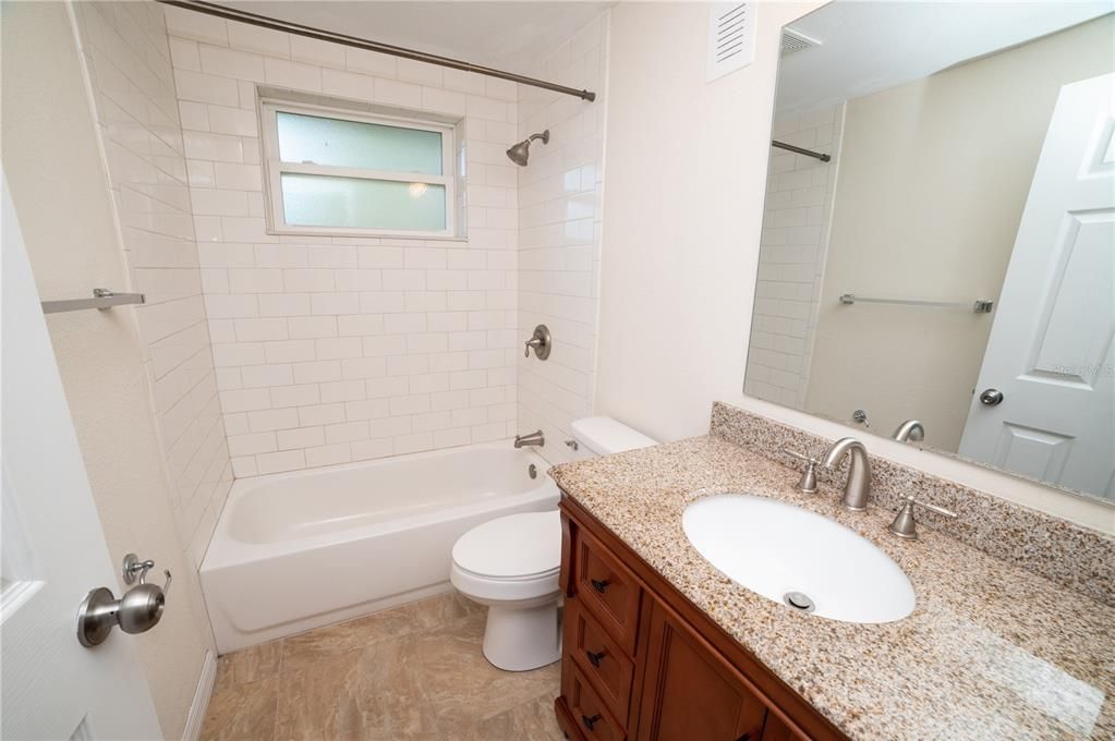 出租: $1,595 (2 贝兹, 2 浴室, 750 平方英尺)