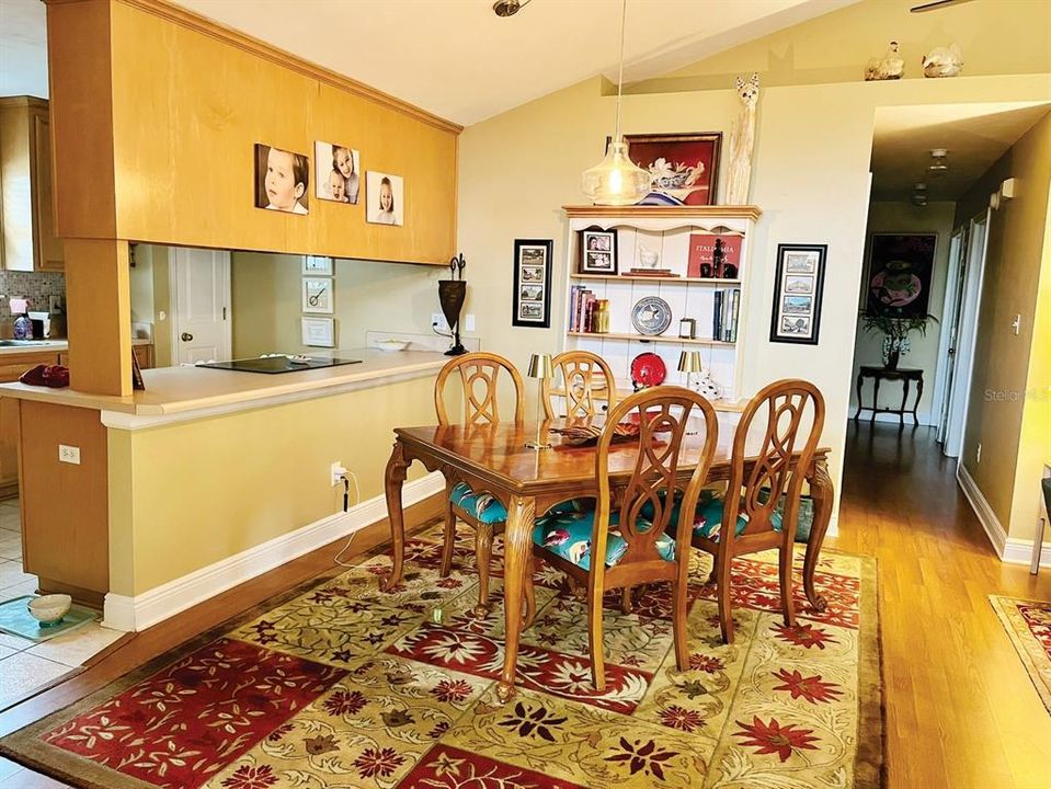 En Venta: $287,000 (3 camas, 2 baños, 1297 Pies cuadrados)