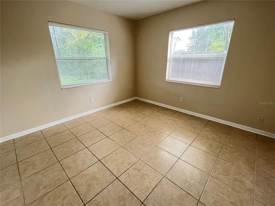 For Rent: $1,275 (2 beds, 1 baths, 910 Square Feet)