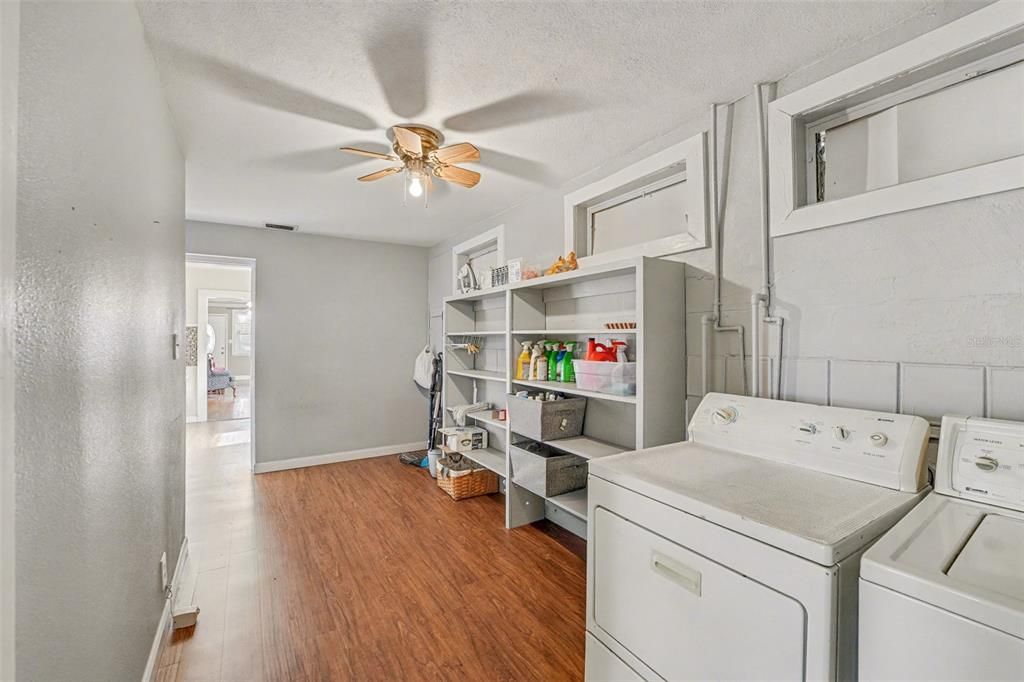 待售: $200,000 (2 贝兹, 2 浴室, 1400 平方英尺)