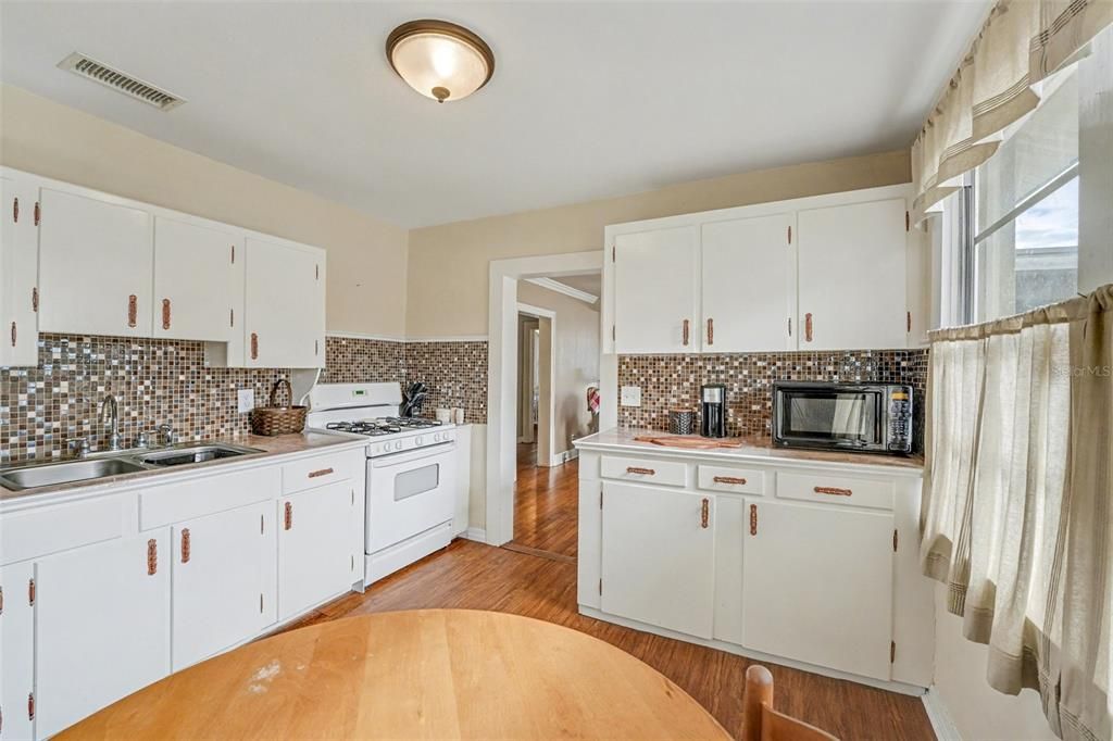 待售: $200,000 (2 贝兹, 2 浴室, 1400 平方英尺)